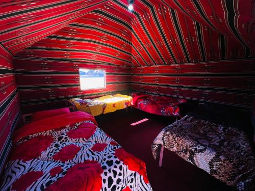 Wadi Rum Magic Nature Camp客房内的一张或多张床位