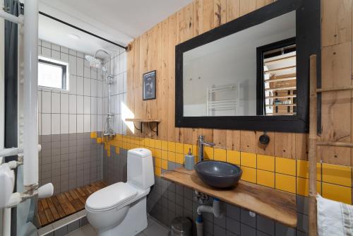 Kazbegi cabins的一间浴室