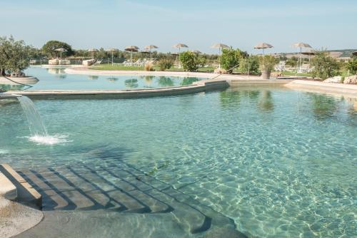 Terme di Vulci Glamping & Spa内部或周边的泳池