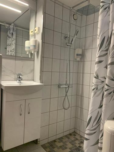 瓦格里图纳酒店的一间浴室
