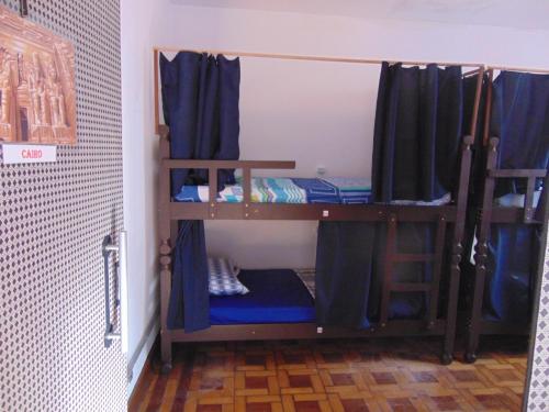 Hostel Maktub客房内的一张或多张双层床