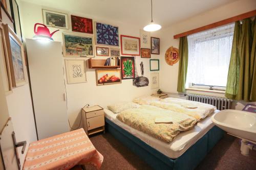 克隆戴克旅舍客房内的一张或多张床位