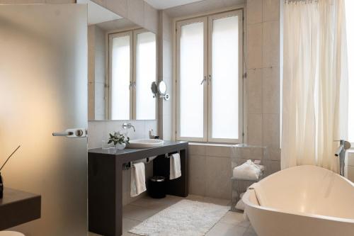 斯德哥尔摩广场精英酒店的一间浴室