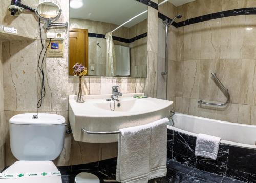 帕克彻穆尔西亚酒店的一间浴室