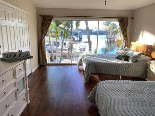 马可岛Windemere on Marco Island. 4 BR waterfront home的相册照片