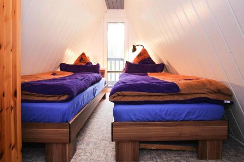 PerlinCottage, Perlin的小型客房 - 带2张床和窗户
