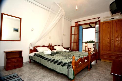 Hotel Atsitsa客房内的一张或多张床位