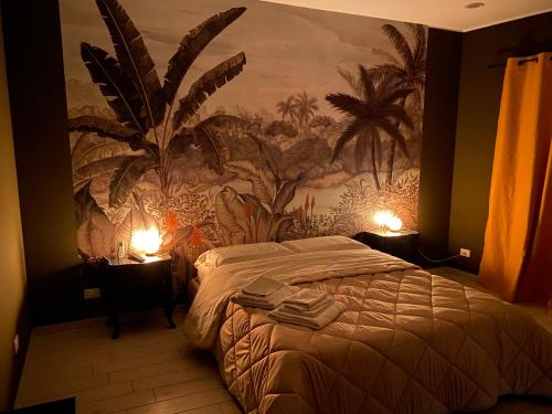 蒙雷亚莱Palazzo Liberty的一间卧室配有一张壁画床