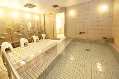Kuretake Inn Premium Numazu Kitaguchi Ekimae内部或周边的泳池