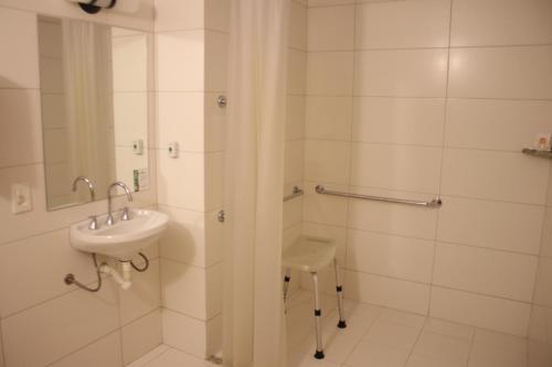 Strassen Hotel的一间浴室
