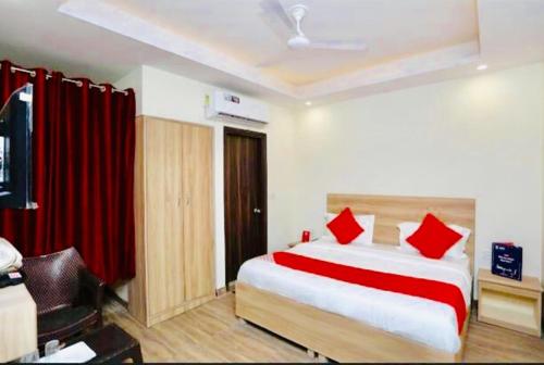 Airport Hotel Golden Bliss Near Delhi Airport客房内的一张或多张床位