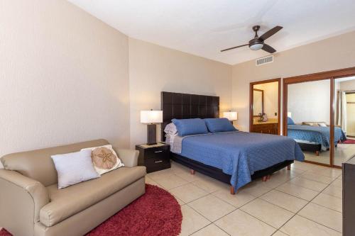 Sonoran Sun Ground Floor - 104-W客房内的一张或多张床位