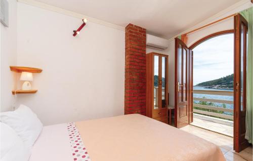 普利兹巴Stunning Apartment In Blato With House Sea View的相册照片