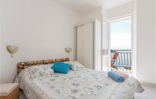 Cozy Home In Podgora With House A Panoramic View客房内的一张或多张床位