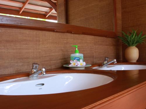 Baan Siriporn Resort - โรงแรมบ้านศิริพร รีสอร์ท的一间浴室