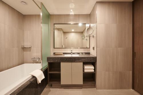 Stanford Hotel Myeongdong的一间浴室