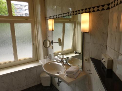 沃巴赫酒店的一间浴室