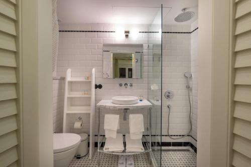 佩拉尼乌酒店的一间浴室