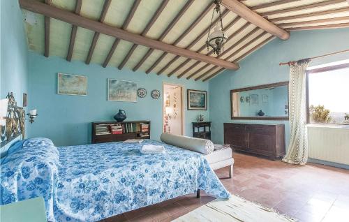 Beautiful Home In San Vito Di Narni Tr With Kitchen客房内的一张或多张床位