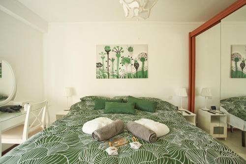 Encosta Retreat客房内的一张或多张床位