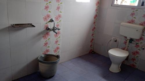 Kumaragiri Cottages Kodaikanal的一间浴室