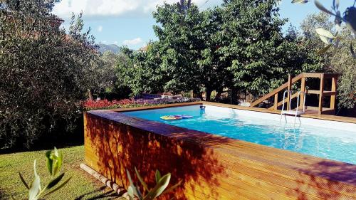 Salvia e Rosmarino - Affittacamere in Liguria内部或周边的泳池