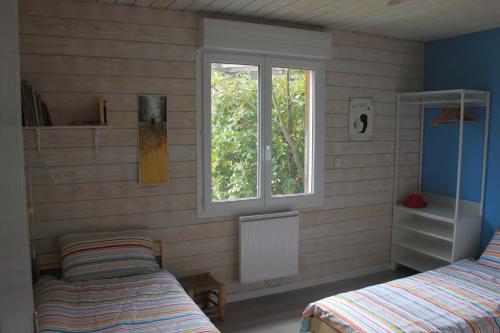 Saint-AulaireGîte de la Tuillère, maison contemporaine en bois avec vue et piscine的相册照片