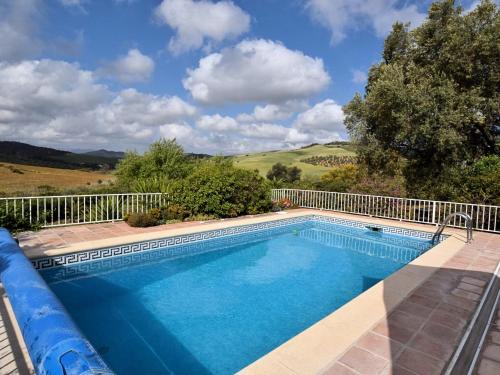 Lovely Holiday Home with Private Swimming Pool in Almog a内部或周边的泳池