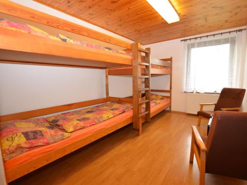 LibáňLuxury Villa in Zelenecka Lhota with Private Pool的一间卧室配有两张双层床和椅子