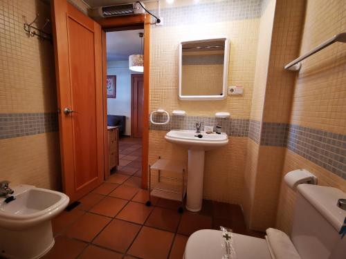 IMEDA apartamentos ARTTYCO con parking的一间浴室