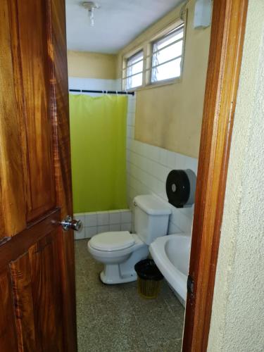 Hotel Kasa Kamelot Las Rosas的一间浴室
