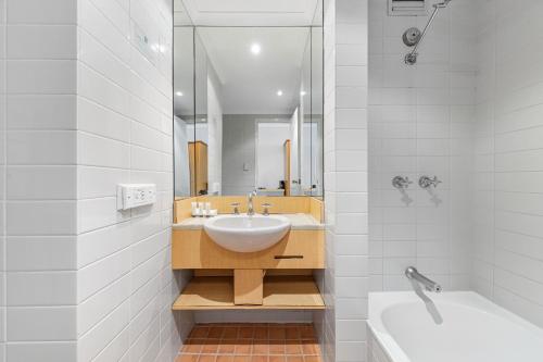 福隆提尔达尔文品质酒店的一间浴室