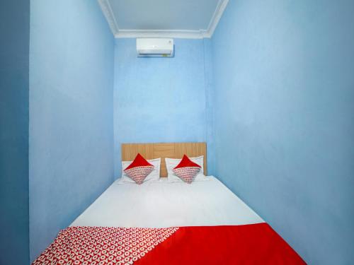 OYO 90922 Gurusinga Guesthouse客房内的一张或多张床位