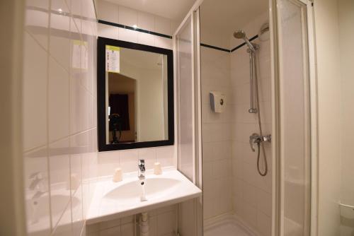 普瑞米尔罗尼苏博阿经典酒店的一间浴室