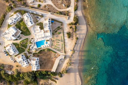 奇波斯阿费提依蕊妮酒店的海洋旁度假村的空中景观