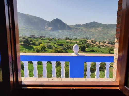 舍夫沙万Gite Talassemtane的山景窗户。