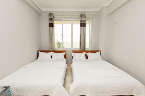 Khách sạn Hà Nội 2 Mặt Biển Sầm Sơn客房内的一张或多张床位