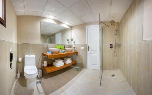 LANZAROTE PRIME SPORTS by Vitalclass Lanzarote Resort的一间浴室