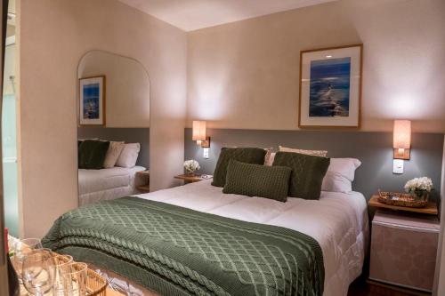 Canto Hotel客房内的一张或多张床位