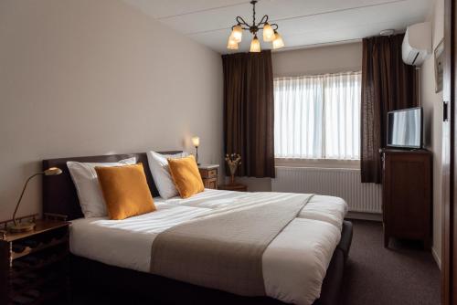 斯兰德维瓦雷酒店客房内的一张或多张床位