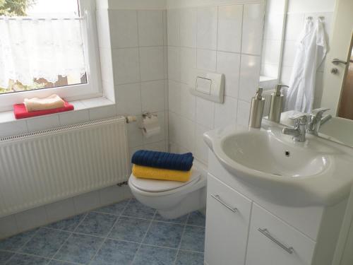 Ferienwohnung Am Lindenbaum的一间浴室