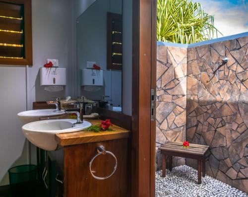 阿鲁哈塔维妮酒店的一间浴室