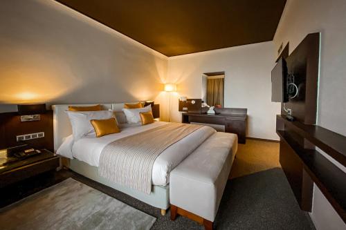 米拉宫酒店客房内的一张或多张床位