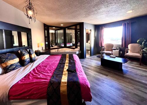 隆格伊勒埃克斯普利斯酒店的一间卧室配有一张带粉色毯子的大床