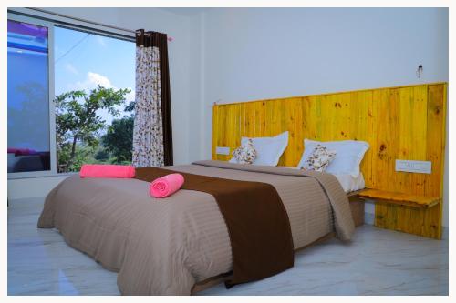 Sai Siddhigiri Villa客房内的一张或多张床位