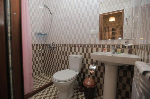 Margiana的一间浴室
