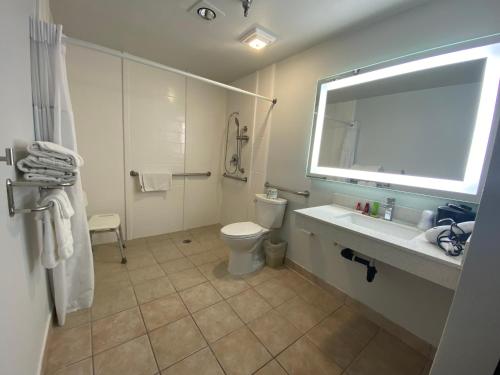 SureStay Plus Hotel by Best Western Mammoth Lakes的一间浴室