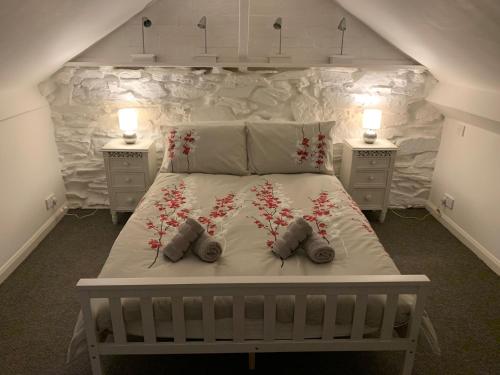 Cosy cottage in picturesque Snowdonia with stunning views of the Moelwyn mountains客房内的一张或多张床位