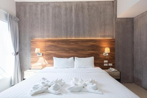 The Proud Exclusive Hotel-SHA Plus客房内的一张或多张床位