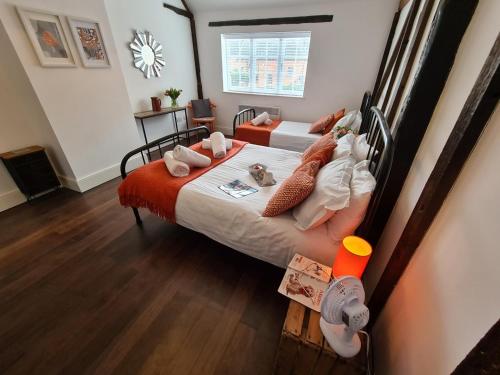 特伦特河畔伯顿The Mews by Spires Accommodation oozing with character, this a fabulous place to stay in Burton-upon--Trent的相册照片